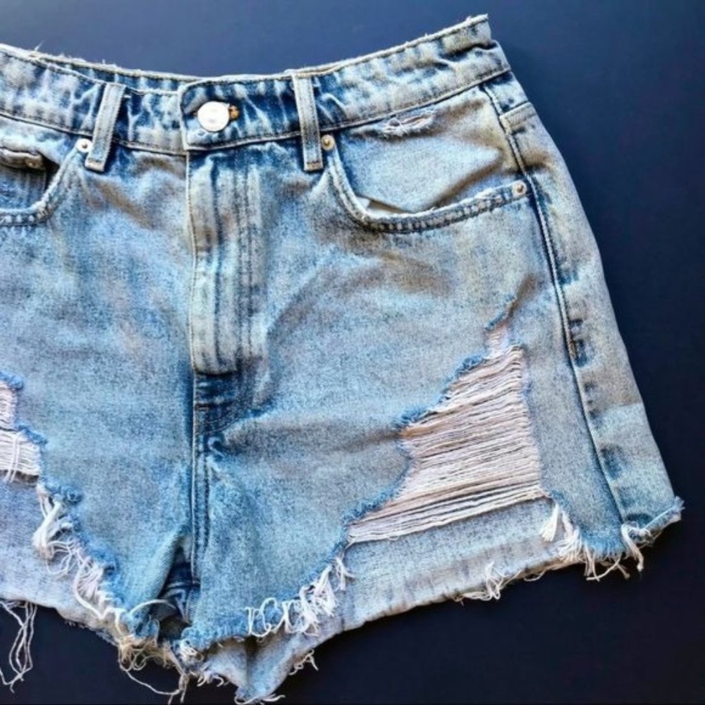 Zara Jean Cutoff Shorts with Manufactured Distressing, Size 6 - Picture 2 of 14